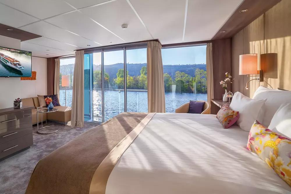 Отдых Crucero Amadeus Provence 5* - Suite with walk-out exterior ba