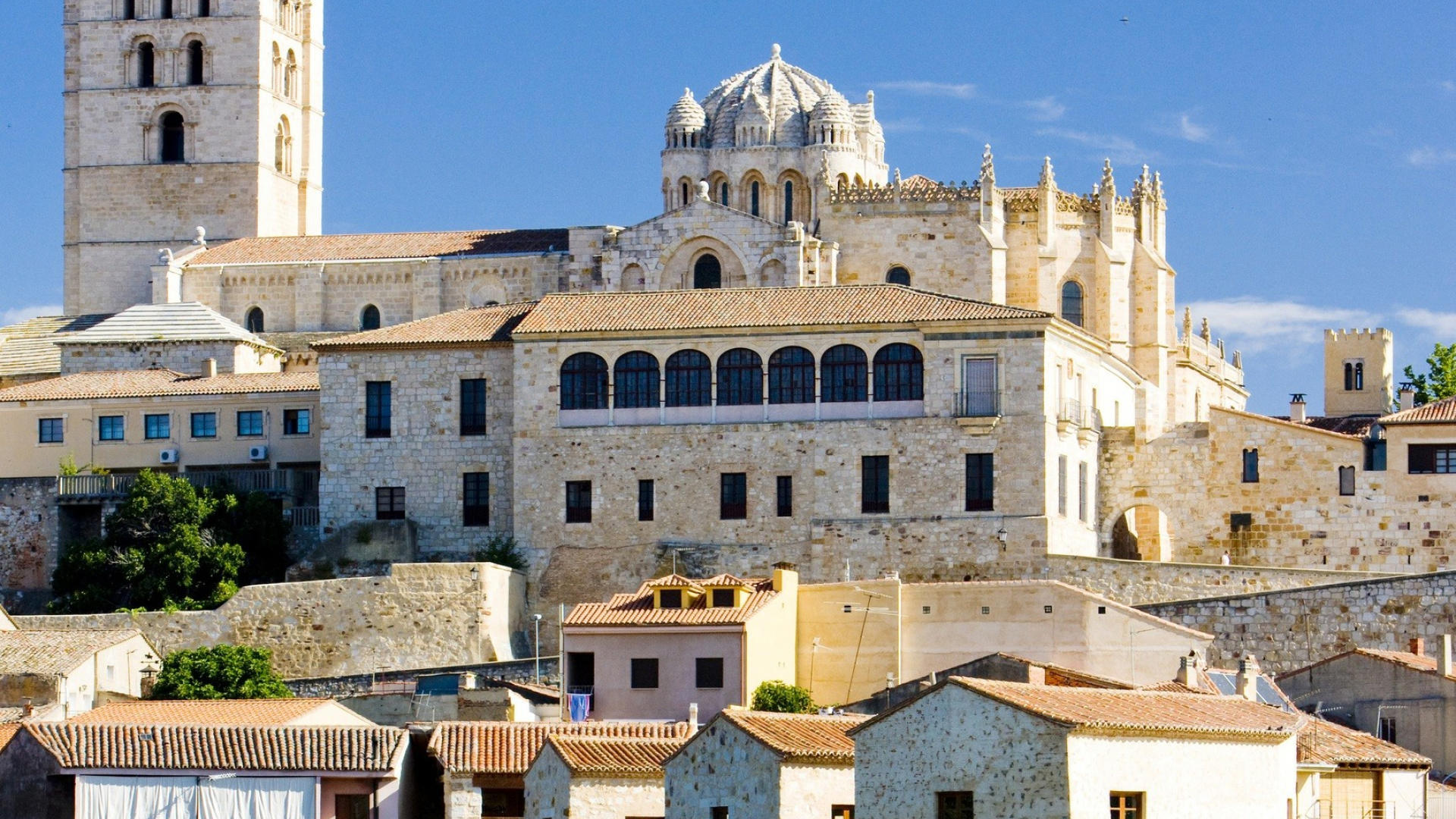 El viaje Salamanca - Ciudad Rodrigo* - La Alberca* - Valladolid - Tordesillas - Segovia* - Ávila* - Zamora - Alba de Tormes, saliendo de Madrid