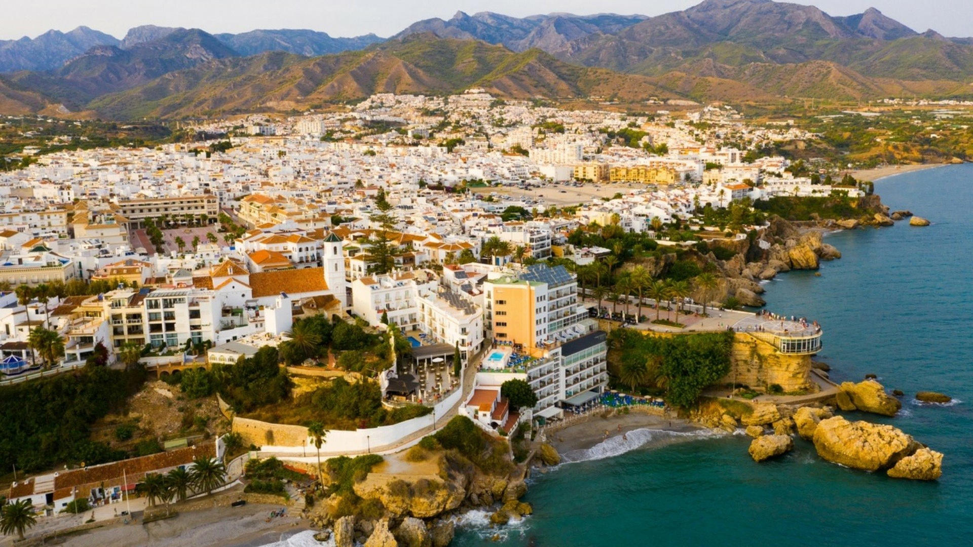 El viaje Málaga - Nerja - Frigiliana - Benalmádena - Caminito del Rey* - Ronda - Setenil de las Bodegas - Marbella - Puerto Banús - Mijas, saliendo de Madrid