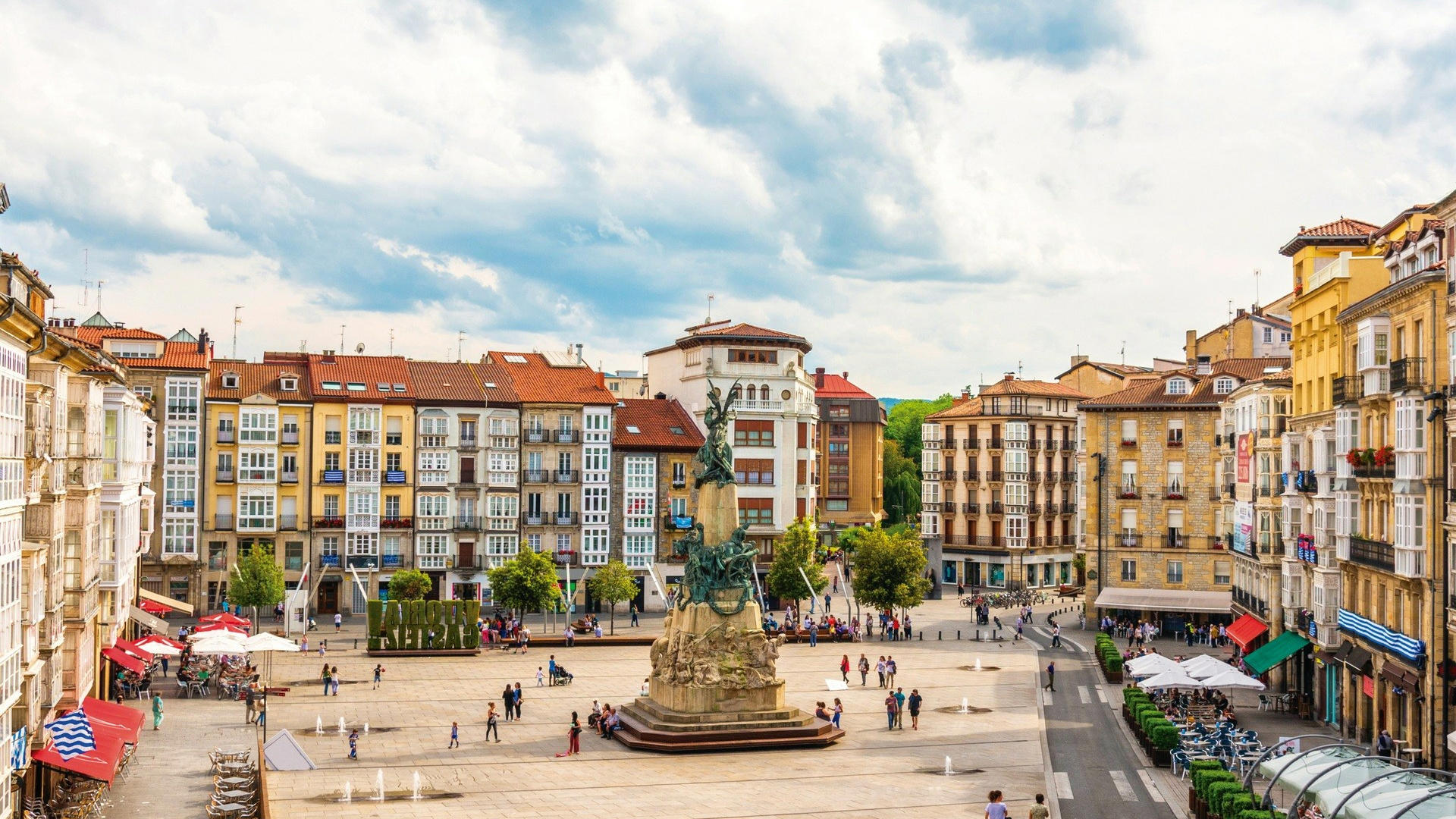 El viaje San Sebastián - Getaria - Vitoria* - Aránzazu* - Oñate* - Bilbao - Biarritz - San Juan de Luz - Hondarribia - Guernica y Luno* - Bermeo*, saliendo de Madrid