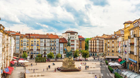 Viaje desde Madrid San Sebastián - Getaria - Vitoria* - Aránzazu* - Oñate* - Bilbao - Biarritz - San Juan de Luz - Hondarribia - Guernica y Luno* - Bermeo*
