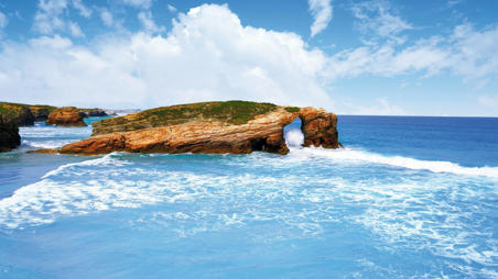 Viaje desde Madrid Cabo de Peñas - Luanco - Gijón - Llanes* - Ribadesella - Tazones - Ribadeo - Playa de las Catedrales - Cudillero - Oviedo