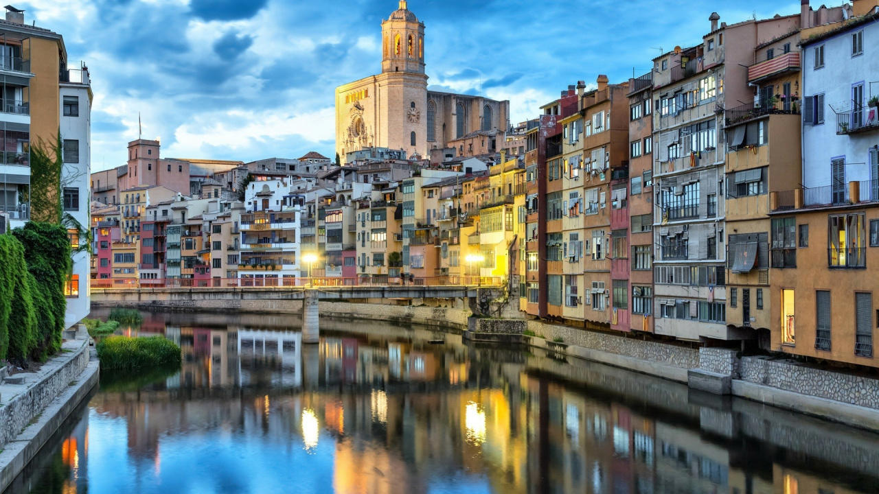 El viaje Banyoles - Besalu - Pals - Peratallada - Girona* - Tossa de Mar - Barcelona - San Sadurní de Noya* - Figueres, saliendo de Madrid