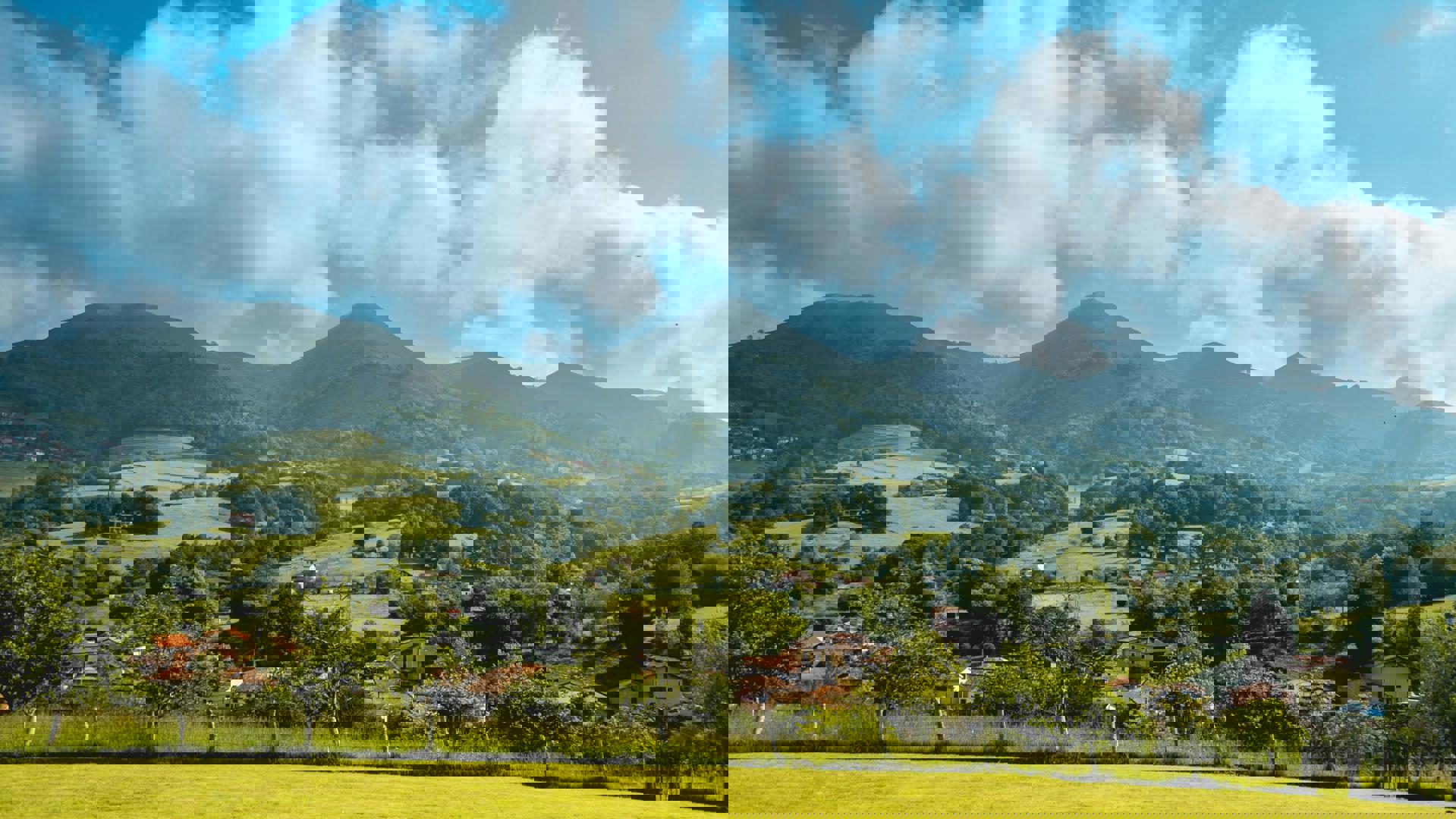 El viaje Oviedo - Gijón - Cangas de Onís - Covadonga - Ribadesella - Ribadeo - Cudillero - Luanco - Villaviciosa - Tazones, saliendo de Jaén