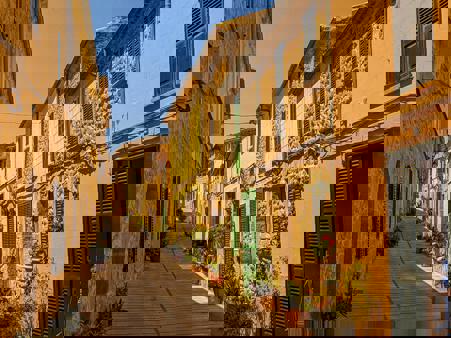 Viaje desde Madrid, Barcelona Aigues-Mortes - Saintes-Maries-de-la-Mer - Nîmes - Avignon - Marsella - Aix-en-Provence - Arles