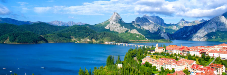 El viaje León - Astorga - Castrillo de los Polvazares - Ponferrada* - Las Médulas* - Villafranca del Bierzo* - Riaño - Valencia de Don Juan  - Sahagún, saliendo de Madrid