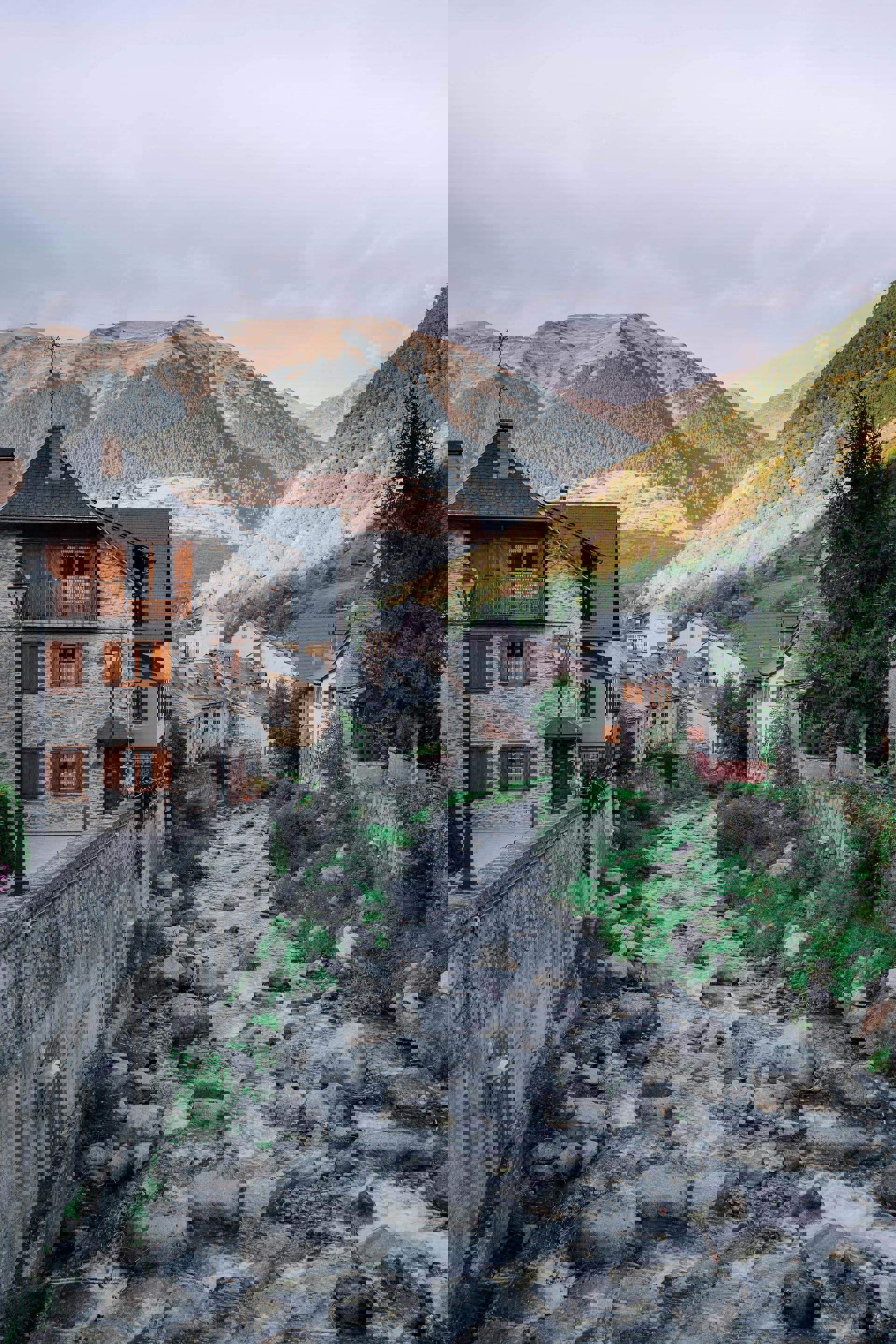 El viaje Viella - Arties - Salardú - Bagergue - Parque Nacional de Aiguas Tortas - Tahúll - Bañeras de Luchón - Les - Bosost - Saint-Bertrand-de-Comminges - Saint-Béat, saliendo de Madrid, Alicante, Almería, Badajoz, Cáceres, Cádiz, Cartagena, Ciudad Real, Córdoba, El Ejido, El Puerto de Santa María, Elche, Granada, Jerez de la Frontera, Linares, Málaga, Mérida, Móstoles, Murcia, Plasencia, Valencia, Sevilla