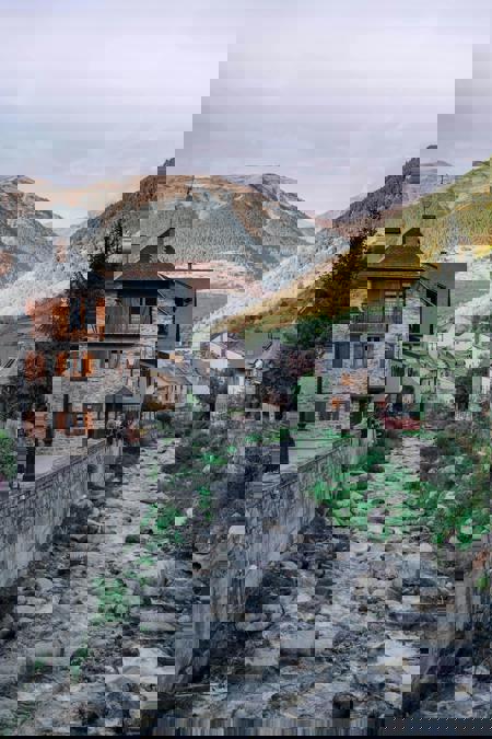 Viaje desde Madrid, Alicante, Almería, Badajoz, Cáceres, Cádiz, Cartagena, Ciudad Real, Córdoba, El Ejido, El Puerto de Santa María, Elche, Granada, Jerez de la Frontera, Linares, Málaga, Mérida, Móstoles, Murcia, Plasencia, Valencia, Sevilla Viella - Arties - Salardú - Bagergue - Parque Nacional de Aiguas Tortas - Tahúll - Bañeras de Luchón - Les - Bosost - Saint-Bertrand-de-Comminges - Saint-Béat