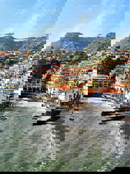 Viaje desde Madrid Funchal - Monte  - Jardim do mar  - Calheta - Madalena do Mar  - Porto Moniz* - Sao Vicente * - Pico del Arieiro - Ribeiro Frio - Santana  - Barcelos  - Câmara de Lobos