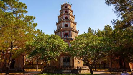 Тур Ho Chi Minh - Hué - Hoi An - Da Nang - Hanoi - Ha Long  - Фото 13 Pagoda de Thien Mu