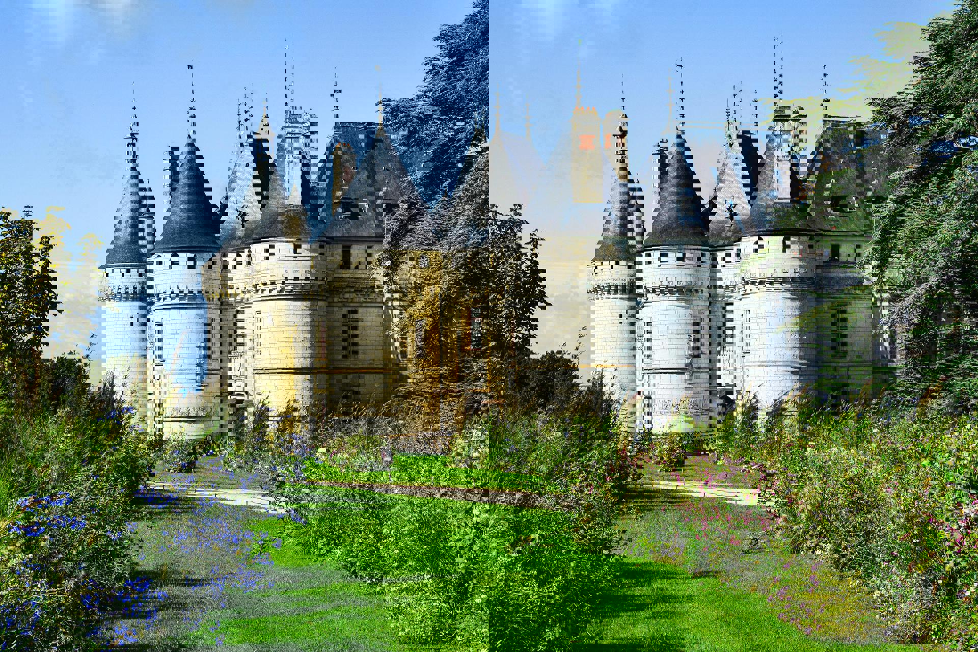 El viaje Nantes - Tours - Caen - París, saliendo de Valladolid