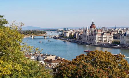 Viaje desde Madrid Passau - Viena - Esztergom - Budapest - Mohács - Belgrado - Golubac - Svishtov - Ruse - Fetesti - Novi Sad - Vukovar - Kalocsa - Bratislava - Dürnstein - Emmersdorf an der Donau
