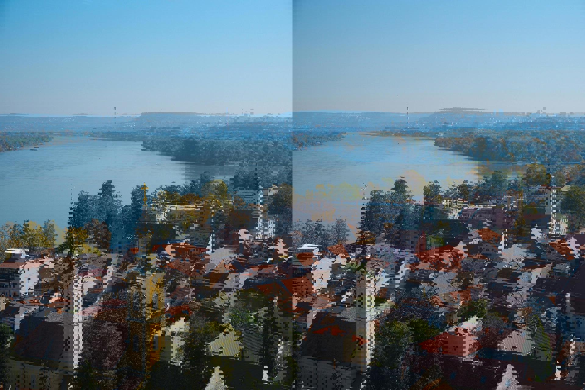 El viaje Passau - Emmersdorf an der Donau - Dürnstein - Viena - Budapest - Esztergom - Bratislava - Hainburg an der Donau - Linz, saliendo de Madrid