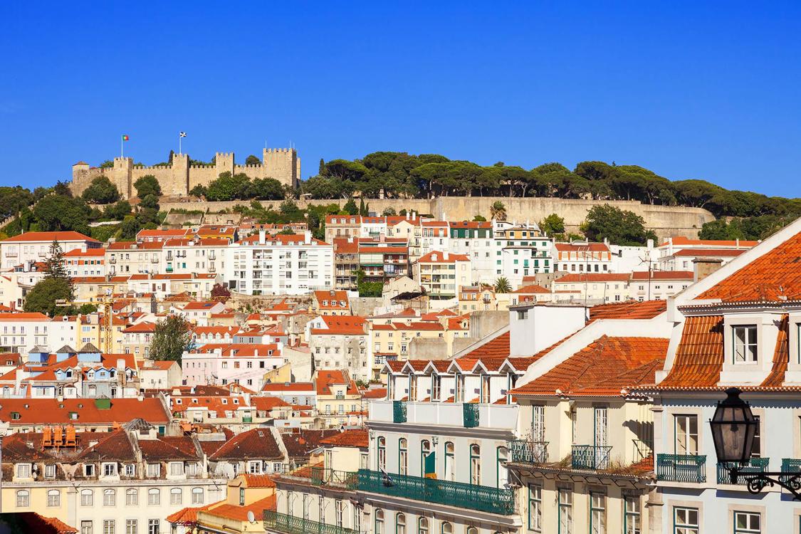 El viaje Zaragoza - San Sebastián - Santander - Oviedo - La Coruña - Santiago de Compostela - Vigo - Oporto - Coimbra - Lisboa - Cáceres - Sevilla - Torremolinos - Granada - Toledo, saliendo de Madrid