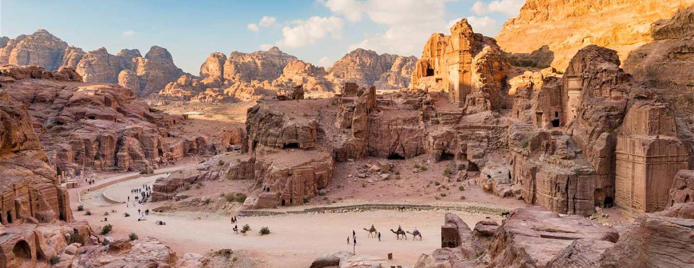 El viaje Madaba - Monte Nebo - Petra - Wadi Rum - Ajlun - Aqaba - Jerash - Mar Muerto, saliendo de Barcelona, Bilbao, Madrid, Valencia