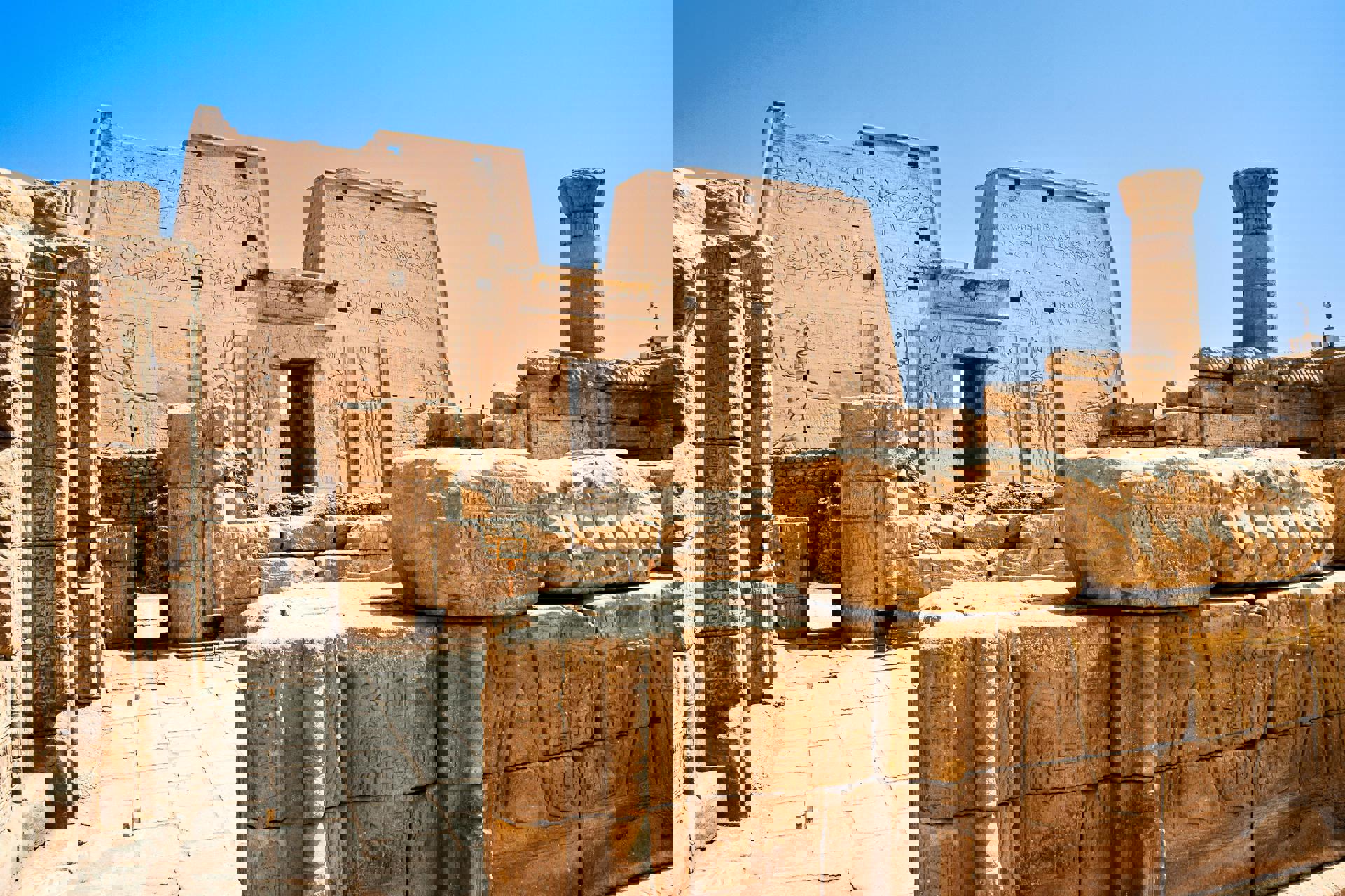 El viaje Luxor - Esna - Edfu - Kom Ombo - Asuán - Abu Simbel - El Cairo, saliendo de Málaga