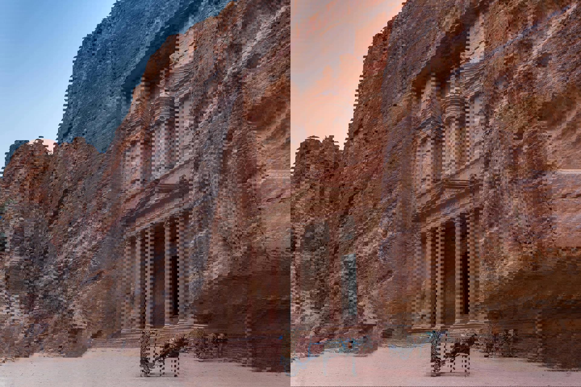 El viaje Amman - Jerash - Ajlun - Mar Muerto - Madaba - Monte Nevo - Shawbak - Petra - Pequeña Petra - Wadi Rum, saliendo de Madrid