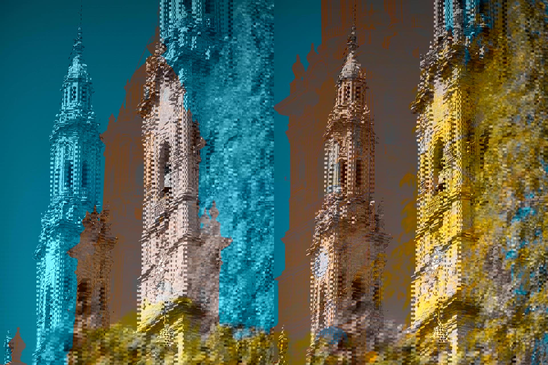 El viaje Vigo - Cambados - Baiona - Pontevedra - Combarro - Isla de La Toja - La Coruña - Santiago de Compostela, saliendo de Madrid, Valdepeñas, Ciudad Real, Toledo, Albacete, Valencia, Murcia, Elche, Alicante, Málaga, Granada, Jaén, Linares, Cádiz, El Puerto de Santa María, Jerez de la Frontera, Sevilla, Córdoba, Mérida, Badajoz, Cáceres, Plasencia