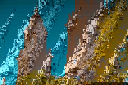 Viaje desde Madrid, Valdepeñas, Ciudad Real, Toledo, Albacete, Valencia, Murcia, Elche, Alicante, Málaga, Granada, Jaén, Linares, Cádiz, El Puerto de Santa María, Jerez de la Frontera, Sevilla, Córdoba, Mérida, Badajoz, Cáceres, Plasencia Vigo - Cambados - Baiona - Pontevedra - Combarro - Isla de La Toja - La Coruña - Santiago de Compostela