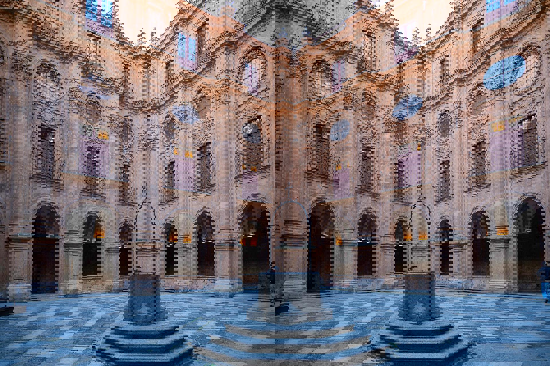 El viaje Salamanca - Ciudad Rodrigo - La Alberca - Valladolid - Tordesillas - Segovia - Ávila - Zamora - Alba de Tormes, saliendo de Madrid, Valdepeñas, Ciudad Real, Toledo, Albacete, Valencia, Murcia, Elche, Alicante, Málaga, Granada, Jaén, Linares, Cádiz, El Puerto de Santa María, Jerez de la Frontera, Sevilla, Córdoba