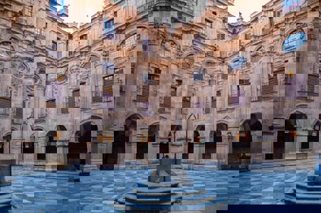 Viaje desde Madrid, Valdepeñas, Ciudad Real, Toledo, Albacete, Valencia, Murcia, Elche, Alicante, Málaga, Granada, Jaén, Linares, Cádiz, El Puerto de Santa María, Jerez de la Frontera, Sevilla, Córdoba Salamanca - Ciudad Rodrigo - La Alberca - Valladolid - Tordesillas - Segovia - Ávila - Zamora - Alba de Tormes