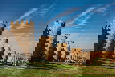 Viaje desde Valdepeñas, Ciudad Real, Toledo, Albacete, Valencia, Murcia, Elche, Alicante, Málaga, Jaén, Granada, Linares, Cádiz, El Puerto de Santa María, Jerez de la Frontera, Sevilla, Córdoba, Mérida, Badajoz, Cáceres, Plasencia Madrid - Aranjuez - Alcalá de Henares - Ávila - San Lorenzo de El Escorial - Puy du Fou - Segovia