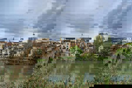 Viaje desde Madrid, Valdepeñas, Ciudad Real, Toledo, Albacete, Murcia, Elche, Alicante, Málaga, Granada, Jaén, Linares, Cádiz, El Puerto de Santa María, Jerez de la Frontera, Sevilla, Córdoba, Mérida, Badajoz, Cáceres, Plasencia Logroño - Santo Domingo de la Calzada - Ujué - Olite - Estella - Laguardia - Briones - Nájera - Haro - Monasterio de Suso - Pamplona - Puente la Reina