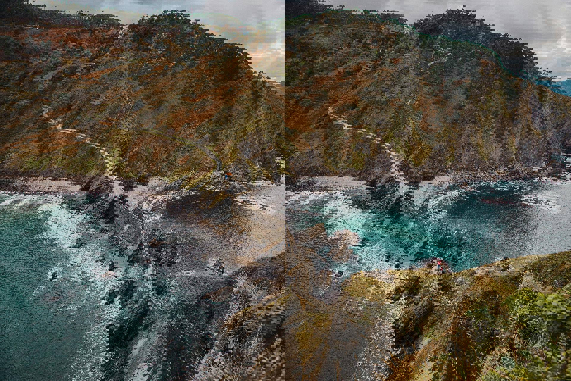 El viaje Bilbao - Santoña - Comillas - Santillana del Mar - San Sebastián - Picos de Europa - Potes - Santander - Castro Urdiales, saliendo de Madrid, Valdepeñas, Ciudad Real, Toledo, Albacete, Valencia, Murcia, Elche, Alicante, Málaga, Granada, Jaén, Linares, Cádiz, El Puerto de Santa María, Jerez de la Frontera, Sevilla, Córdoba, Mérida, Badajoz, Cáceres, Plasencia