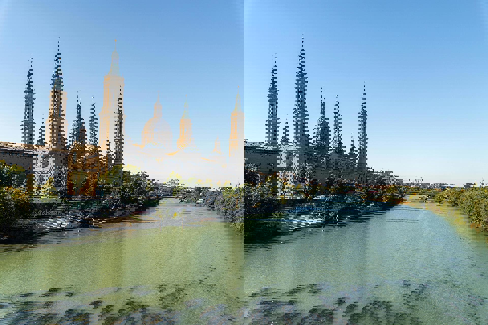 El viaje Huesca - Jaca - Tarazona - Zaragoza - Monasterio de Piedra - Calatayud - Teruel - Albarracín  - Daroca - Fuendetodos - Belchite, saliendo de Madrid