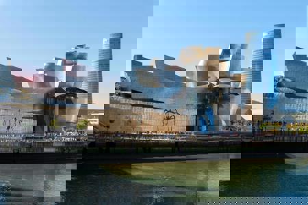 Viaje desde Madrid San Sebastián - Vitoria - Aránzazu - Oñate - Bilbao - San Juan de Luz - Espelette - Sare - Guernica y Luno - Bermeo - Gaztelugache