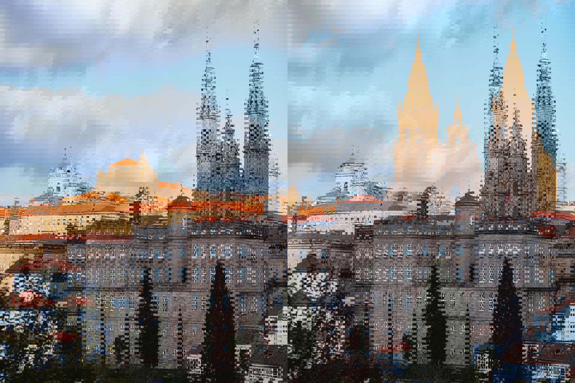 El viaje Baiona - Vigo - Cambados - Combarro - Pontevedra - La Coruña - Santiago de Compostela, saliendo de Madrid, Málaga, Granada, Jaén, Linares, Cádiz, El Puerto de Santa María, Jerez de la Frontera, Sevilla, Córdoba, Mérida, Badajoz, Cáceres, Plasencia, Valdepeñas, Ciudad Real, Toledo, Albacete, Valencia, Murcia, Elche, Alicante