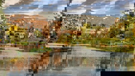 Viaje desde Madrid, Valdepeñas, Ciudad Real, Toledo, Albacete, Málaga, Jaén, Granada, Linares, Cádiz, El Puerto de Santa María, Jerez de la Frontera, Sevilla, Córdoba, Mérida, Badajoz, Cáceres, Plasencia Banyoles - Besalu - Blanes - Gerona - Tossa de Mar - Barcelona - Montserrat - San Sadurní de Noya - Figueres