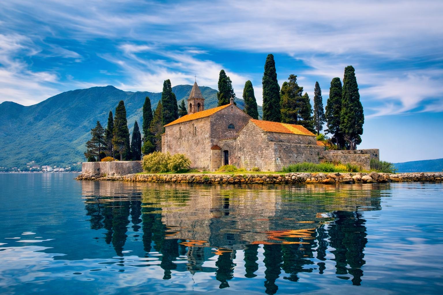 El viaje Tirana - Kruja - Škoder - Kotor - Budva - Berat - Gjirokastra - Saranda, saliendo de Madrid