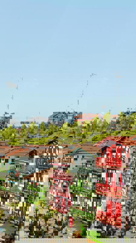 Viaje desde Madrid Vitoria - Oñate - Biarritz - San Juan de Luz - Hondarribia - Bilbao - San Sebastián - Zumaya - Zarauz - Getaria