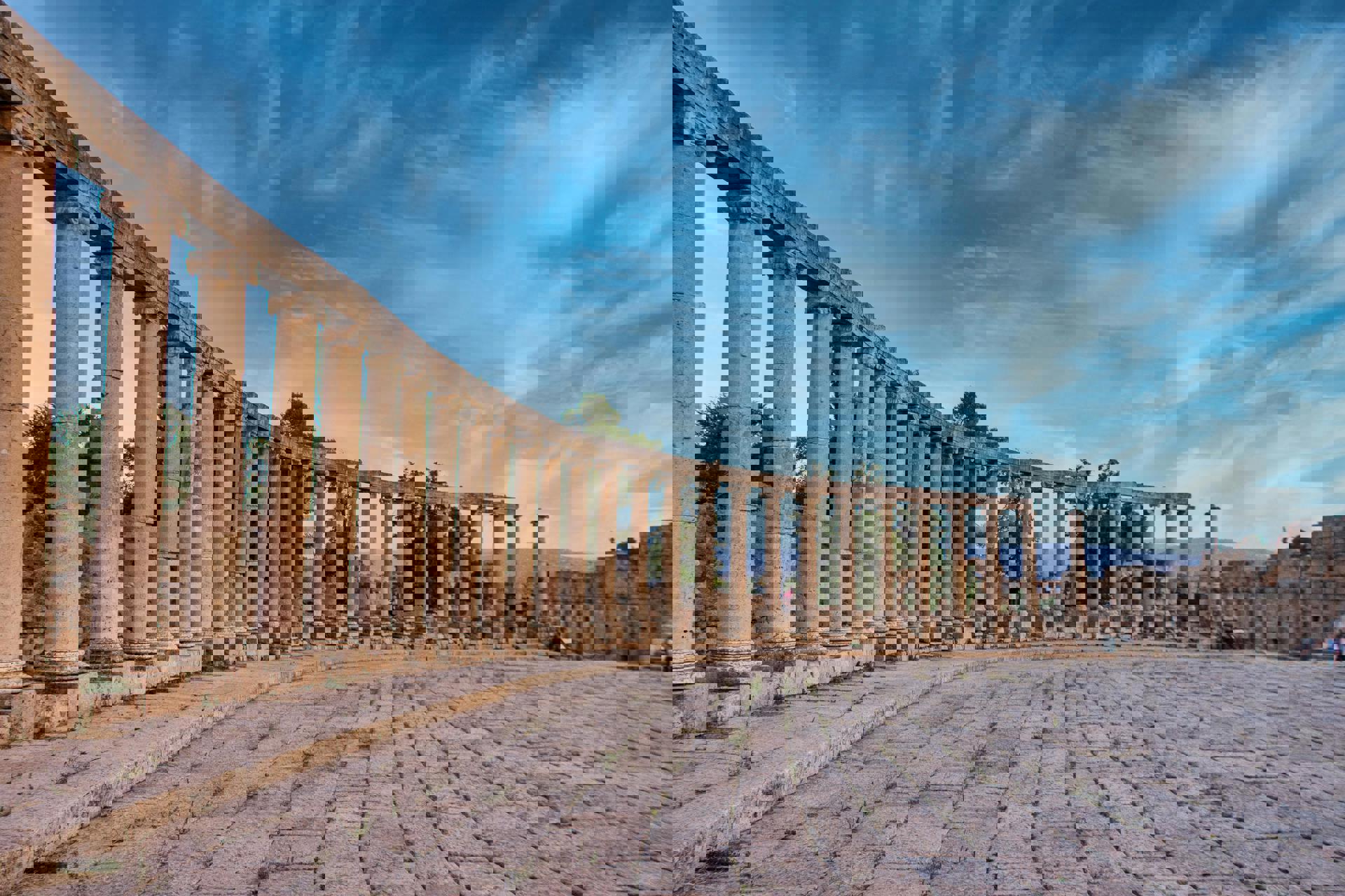 El viaje Amman - Madaba - Monte Nevo - Pequeña Petra - Petra - Wadi Rum - Mar Muerto, saliendo de Madrid