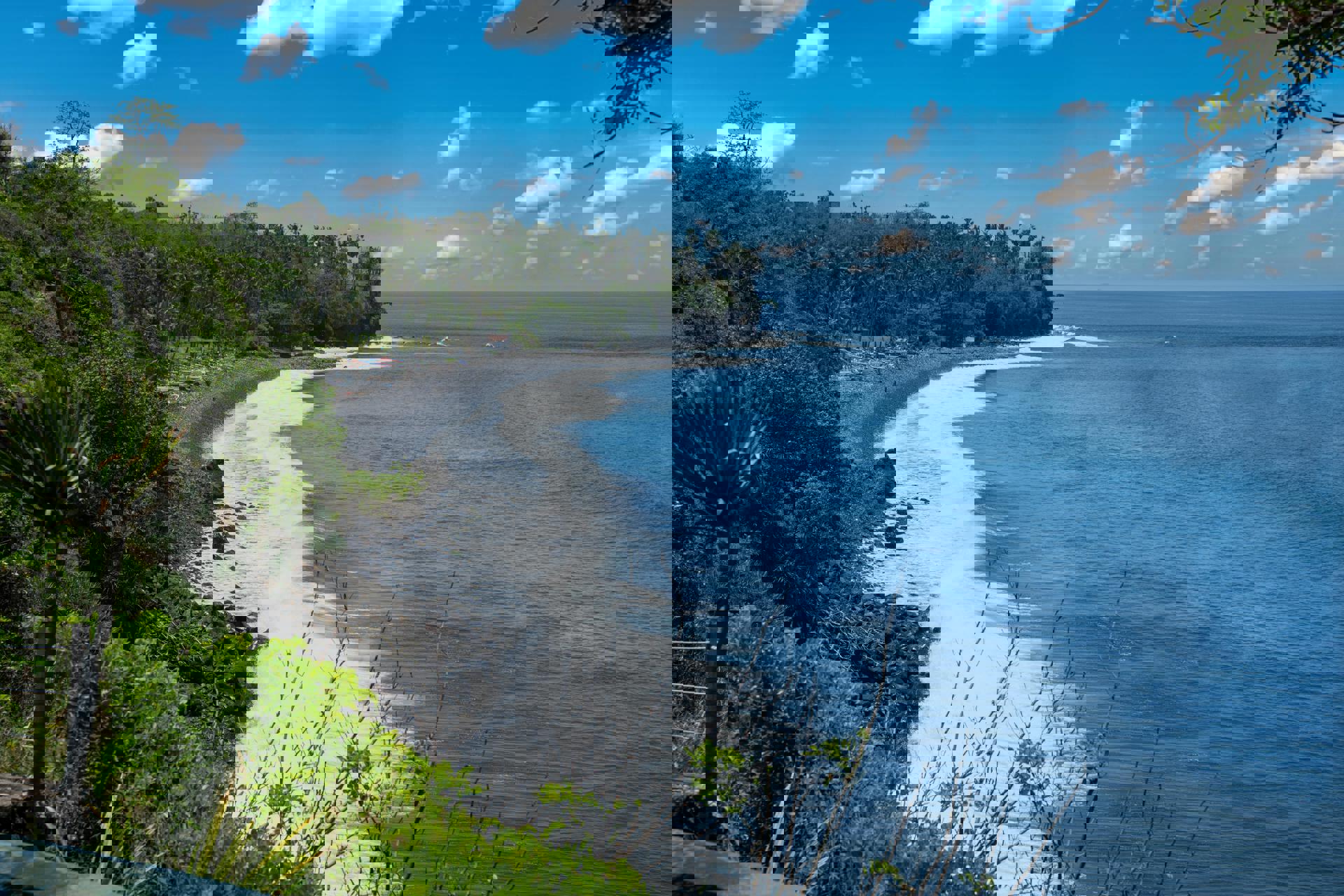 El viaje Denpasar - Ubud - Templo de Besakih - Templo Luhur Batukaru - Templo Bratan - Ubud - Batur - Templo de Tanah Lot, saliendo de Madrid