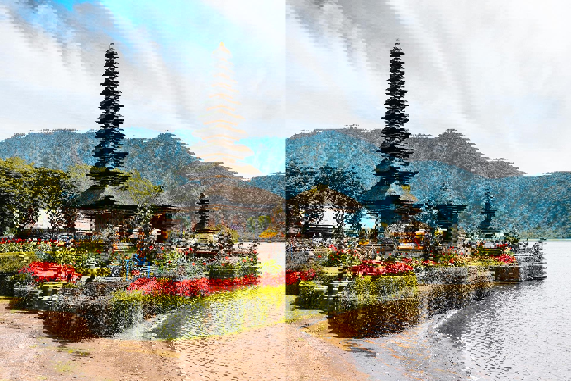 El viaje Denpasar - Nusa Dua - Jimbaran - Lovina - Ubud, saliendo de Madrid