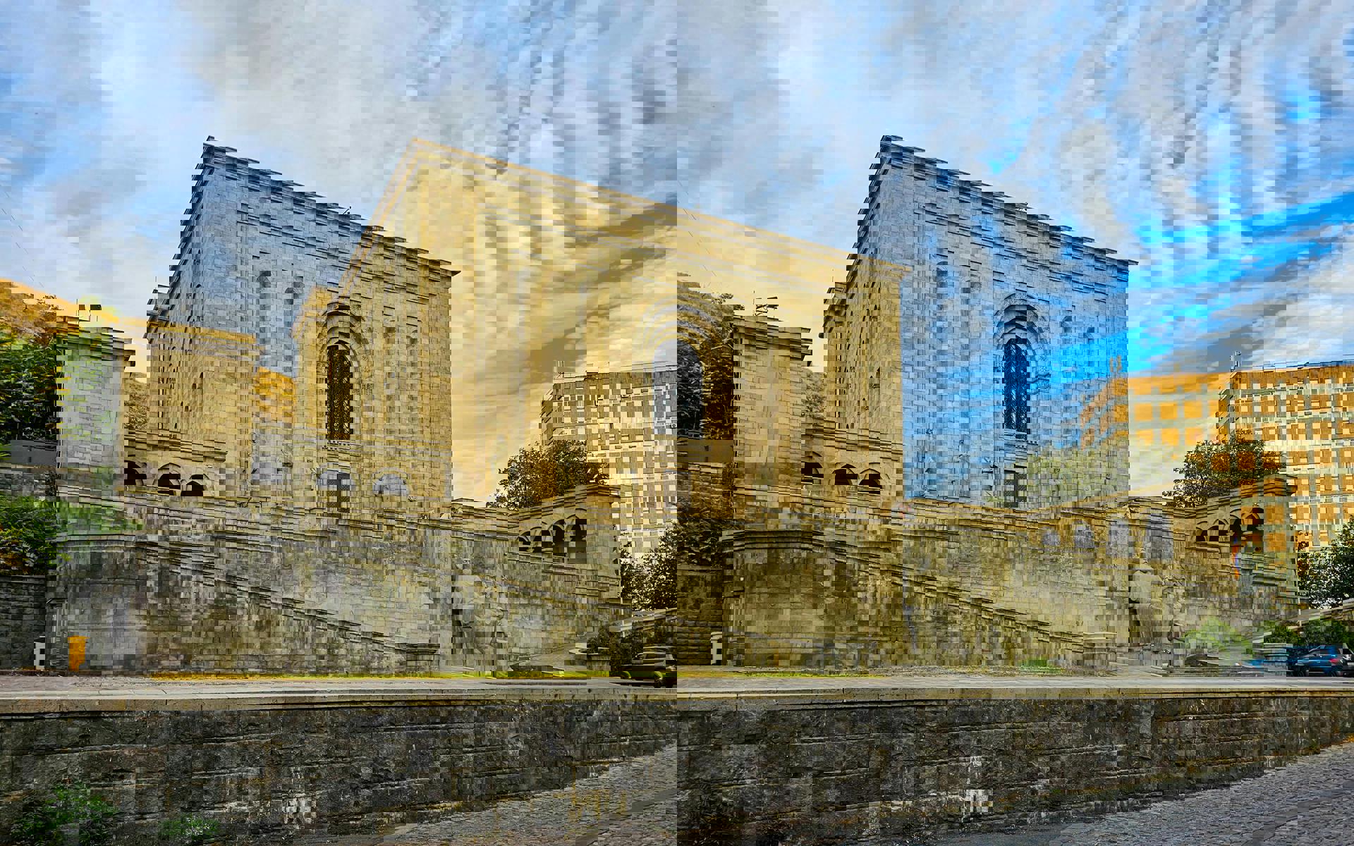 El viaje Tiflis - Mtskheta - Ananuri - Gudauri - Stepantsminda - Sadakhlo - Ereván - Ejmiatsín - Khor Virap - Noravank - Garni - Sevan, saliendo de Madrid