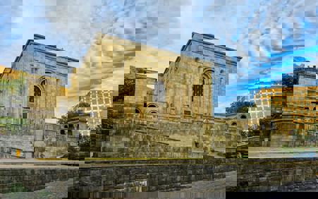 Viaje desde Madrid Tiflis - Mtskheta - Ananuri - Gudauri - Stepantsminda - Sadakhlo - Ereván - Ejmiatsín - Khor Virap - Noravank - Garni - Sevan