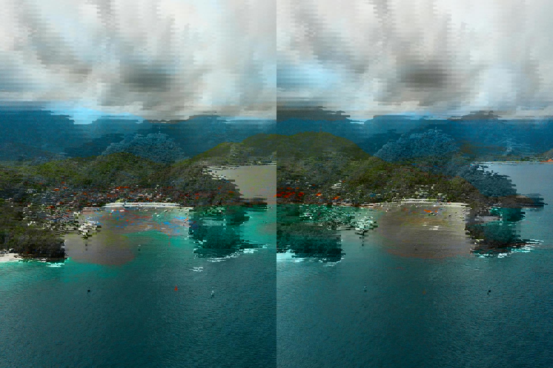 El viaje Yogyakarta - Denpasar - Ubud - Templo de Besakih - Templo Luhur Batukaru - Templo Bratan - Batur - Templo de Tanah Lot, saliendo de Madrid