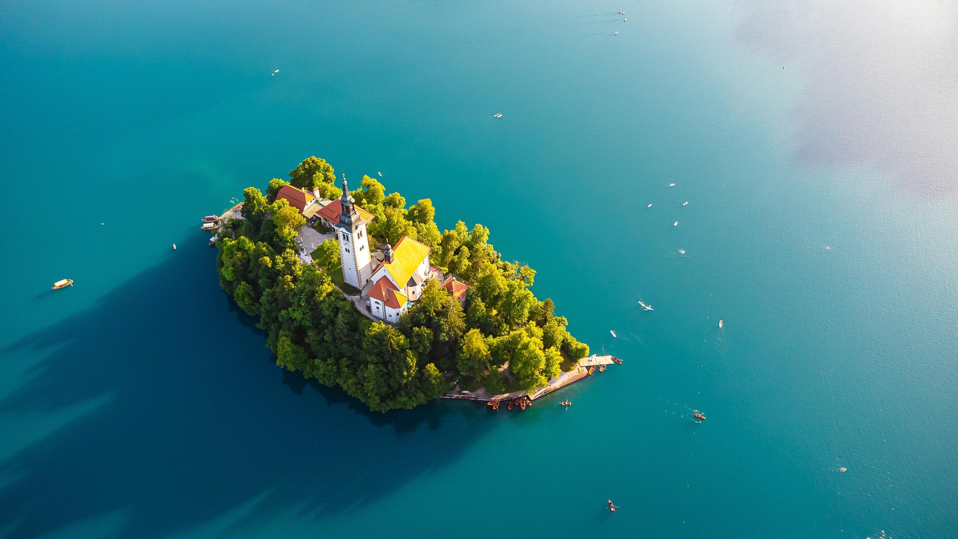 El viaje Liubliana - Maribor - Ptuj - Castillo de Prediam - Postojnska Jama - Koper - Piran - lago Bohinj - Bled - Liubliana, saliendo de 