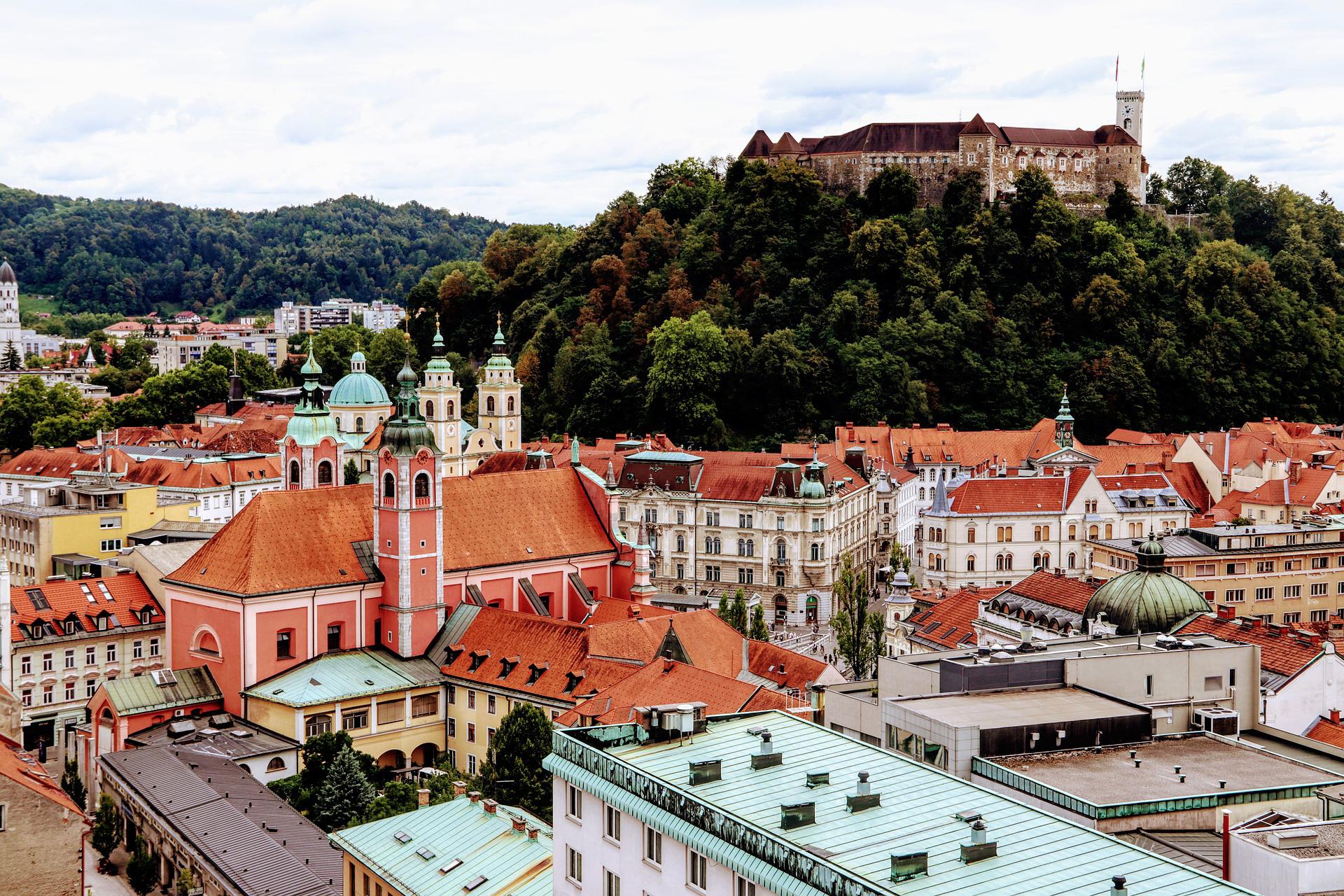 El viaje Liubliana - Bled - Postojnska Jama - Lagos de Plitvice - Zadar - Sibenik - Trogir - Split - Zagreb - Liubliana, saliendo de Barcelona