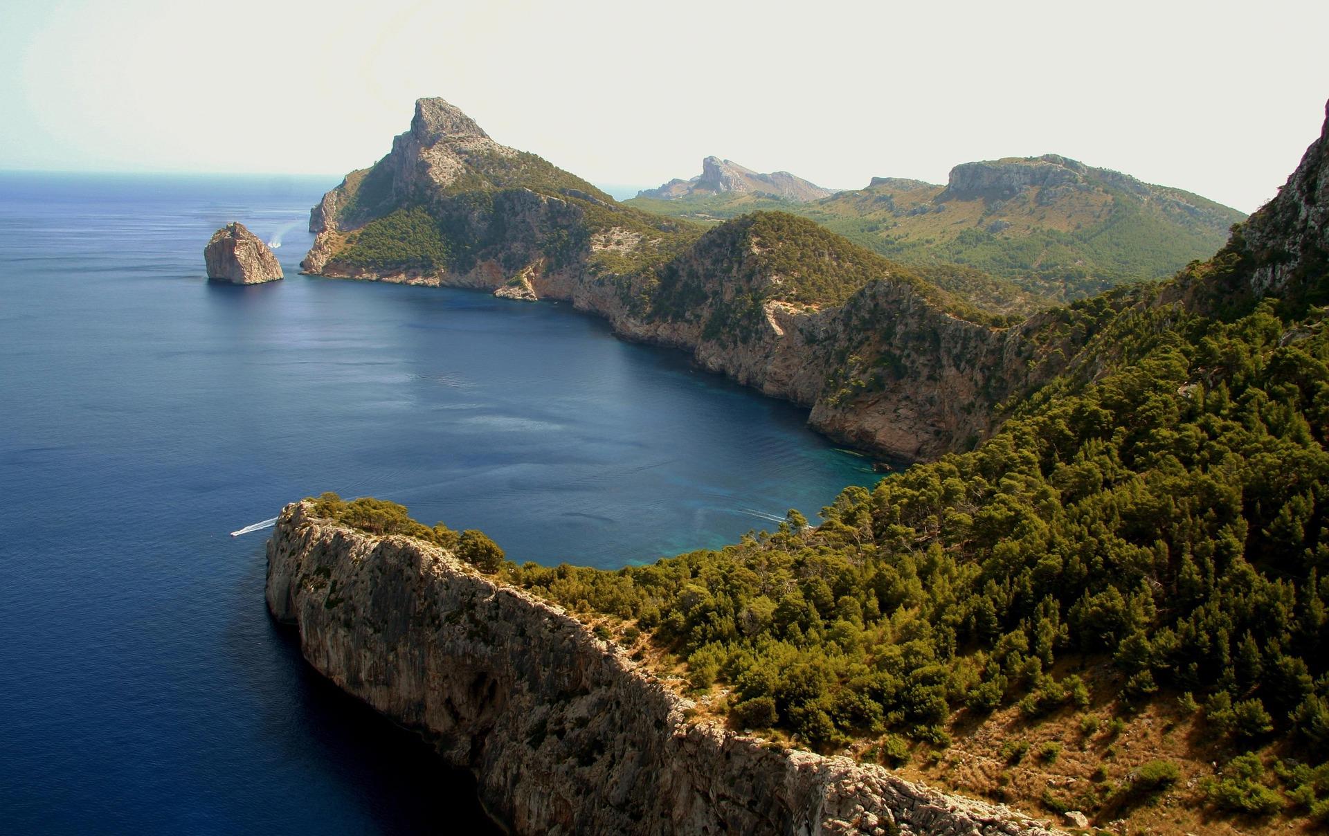 El viaje Zagreb - Novi Sad - Belgrado - Niš - Skopje - Ohrid - Tirana - Podgorica - Budva - Kotor - Dubrovnik - Medjugorje - Mostar - Sarajevo - Split - Zagreb, saliendo de 