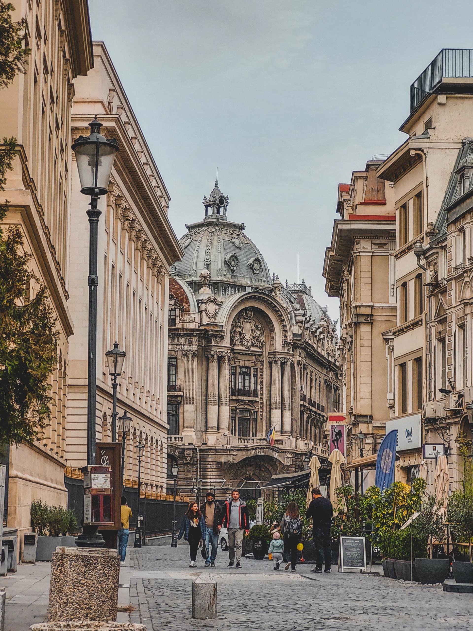 El viaje Bucarest - Sibiu - Sighisoara - Târgu-Mures - Gura Humorului - Piatra Neamț - Brasov - Bran - Brasov - Sinaia - Bucarest - Ruse - Veliko Tarnovo - Plovdiv - Sofía, saliendo de 